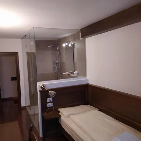 Otel Aurora-garni