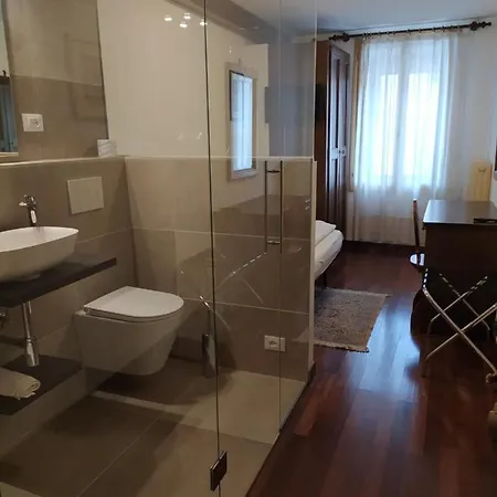 Aurora-garni Otel 2*