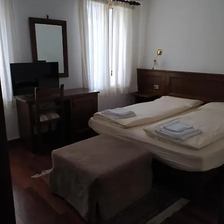 Otel Aurora-garni 2*