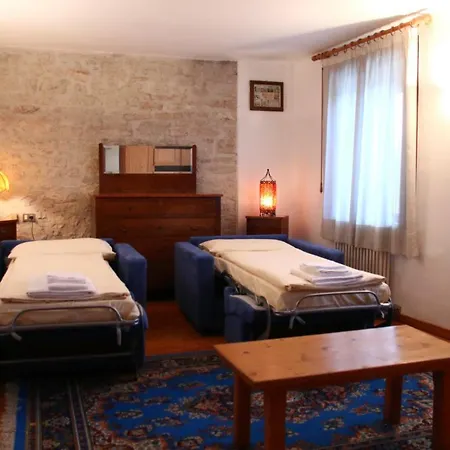 Aurora-garni Otel 2*
